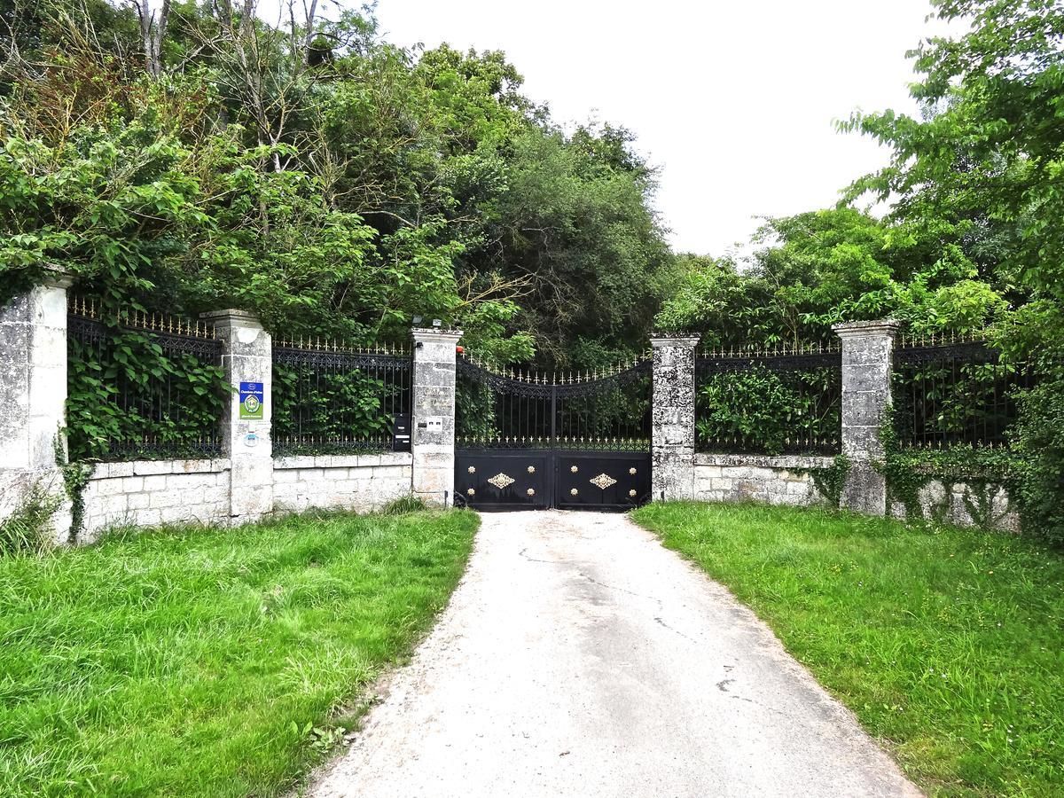 Chateau Les Vallees Tournon-Saint-Pierre Dış mekan fotoğraf
